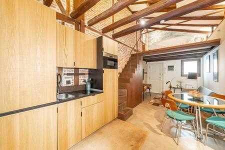 Appartamento Peaceful Y Beautiful Apt In La Latina Madrid Esterno foto