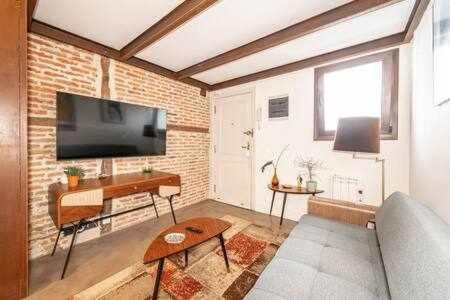 Appartamento Peaceful Y Beautiful Apt In La Latina Madrid Esterno foto