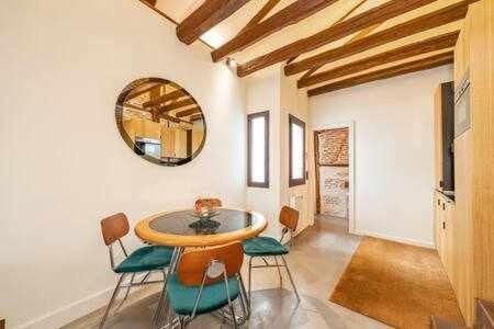 Appartamento Peaceful Y Beautiful Apt In La Latina Madrid Esterno foto